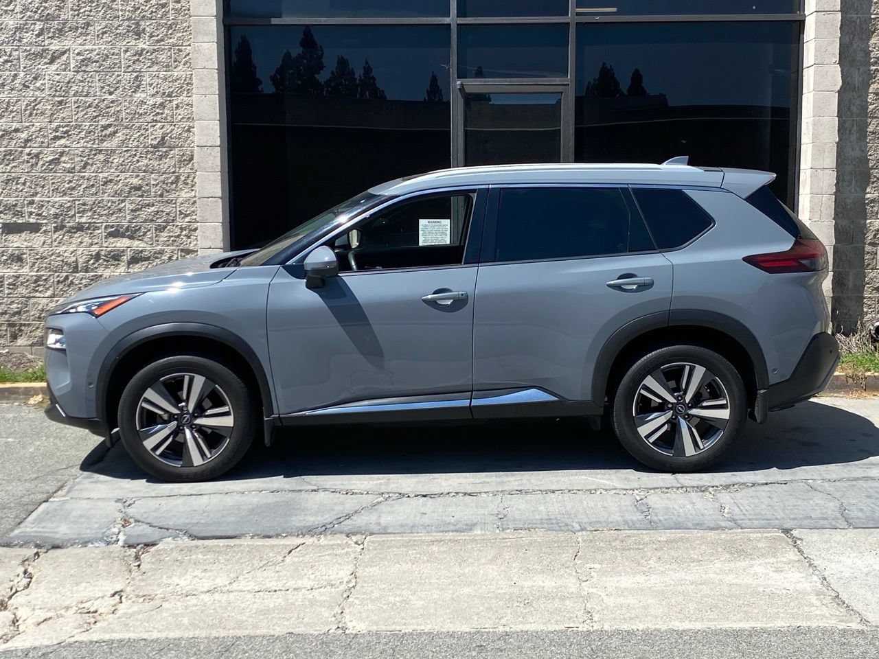 Used 2023 Nissan Rogue SL w/ SL Premium Package FWD image 3