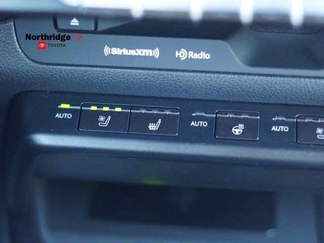 Used 2022 Lexus UX 200 w/ Premium Package FWD image 31