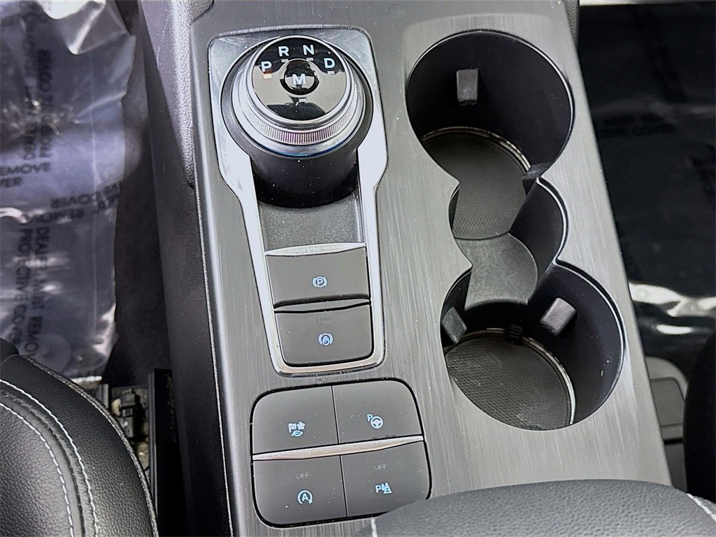 Used 2020 Ford Escape Titanium image 10