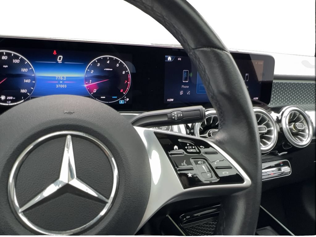 Used 2025 Mercedes-Benz GLB 250 4MATIC image 37