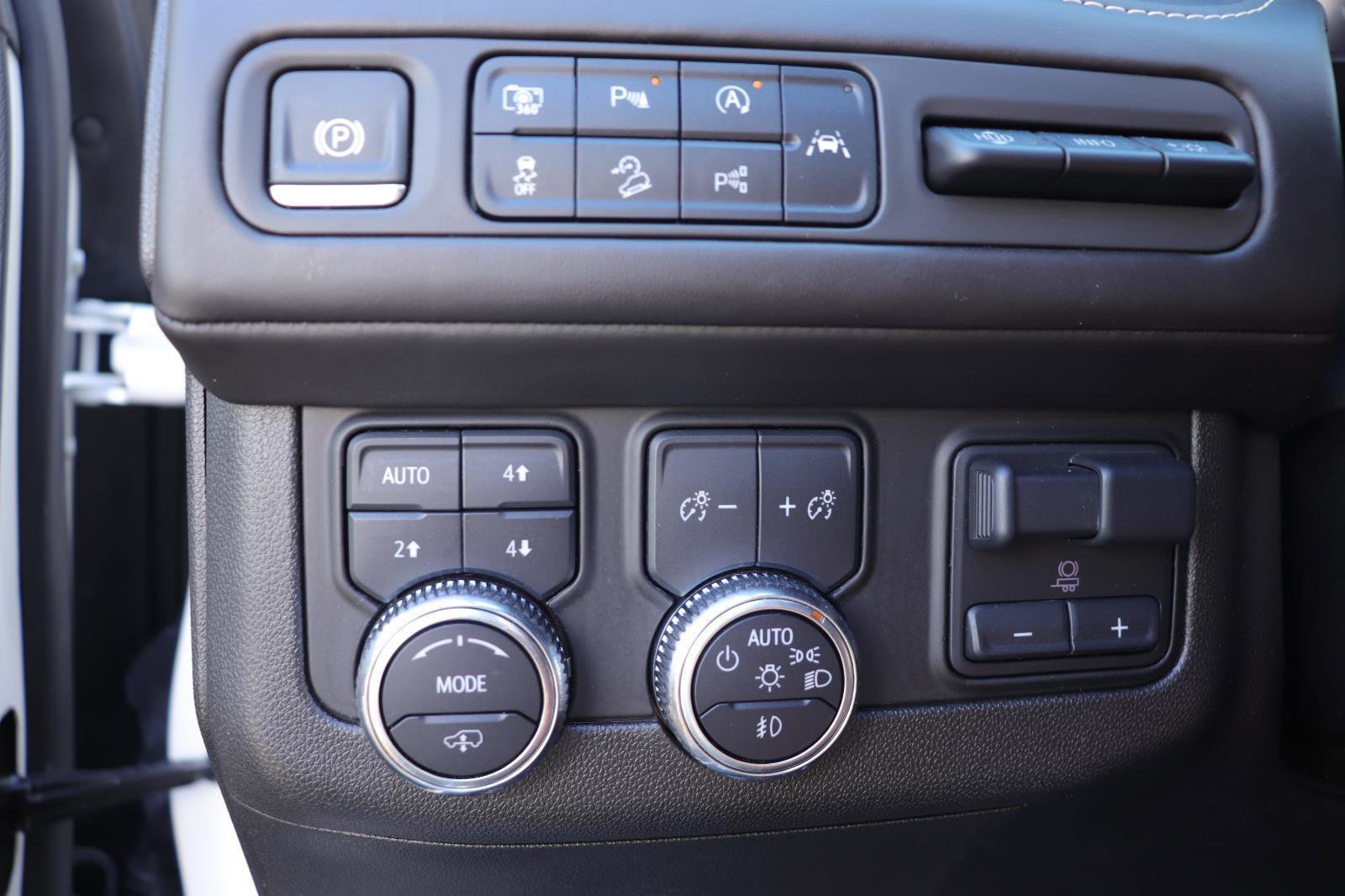 Used 2024 GMC Yukon Denali Ultimate AWD/4WD image 26