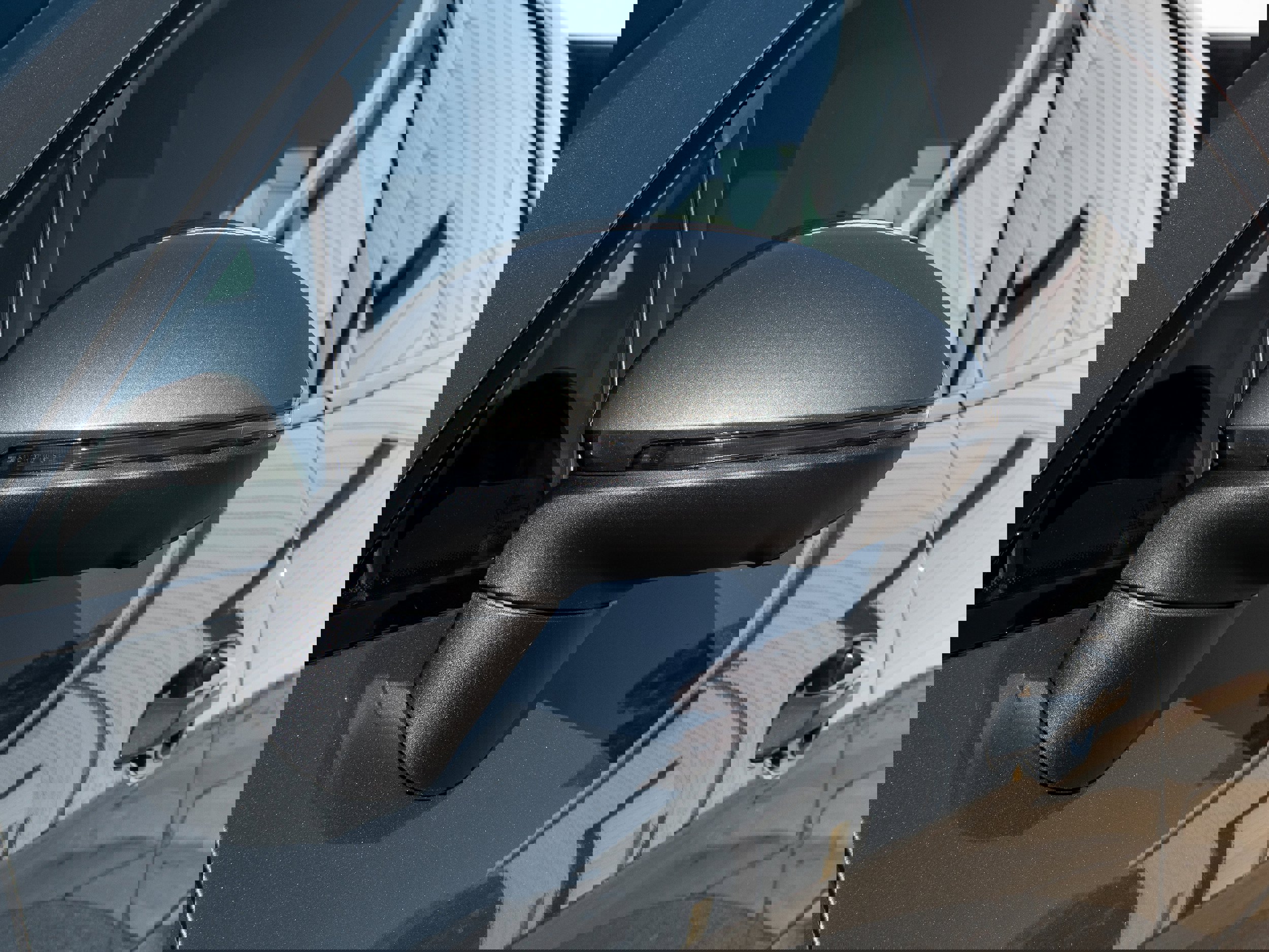 Certified 2025 Porsche Macan Electric image 13