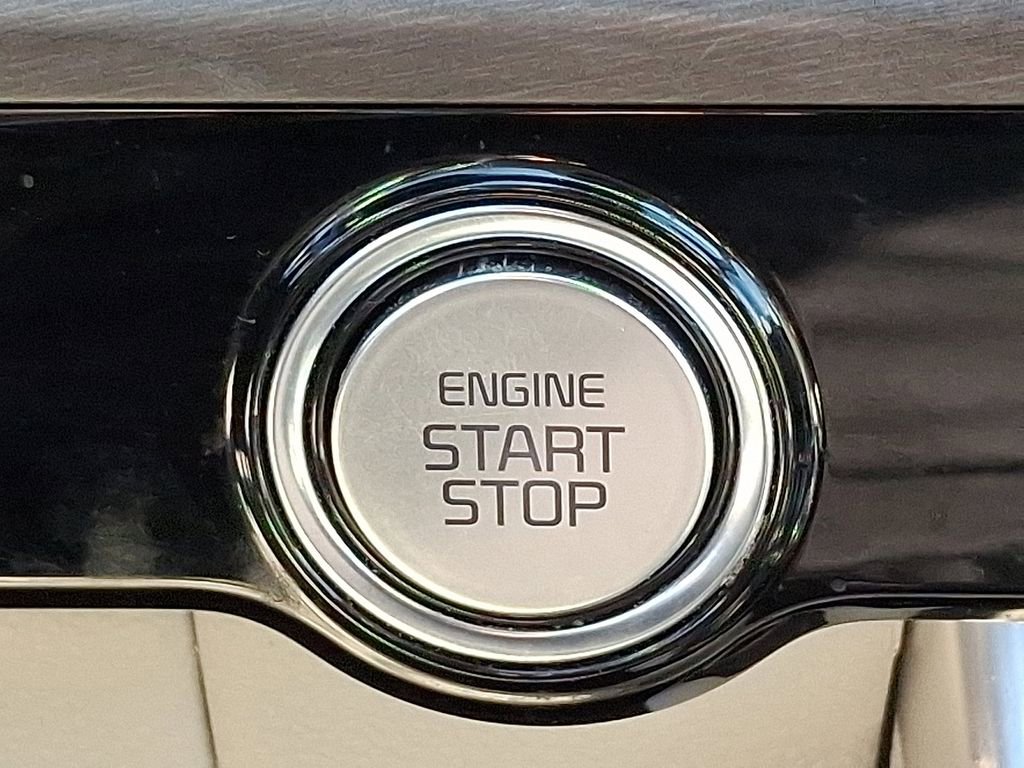 Used 2024 Kia Carnival EX image 24