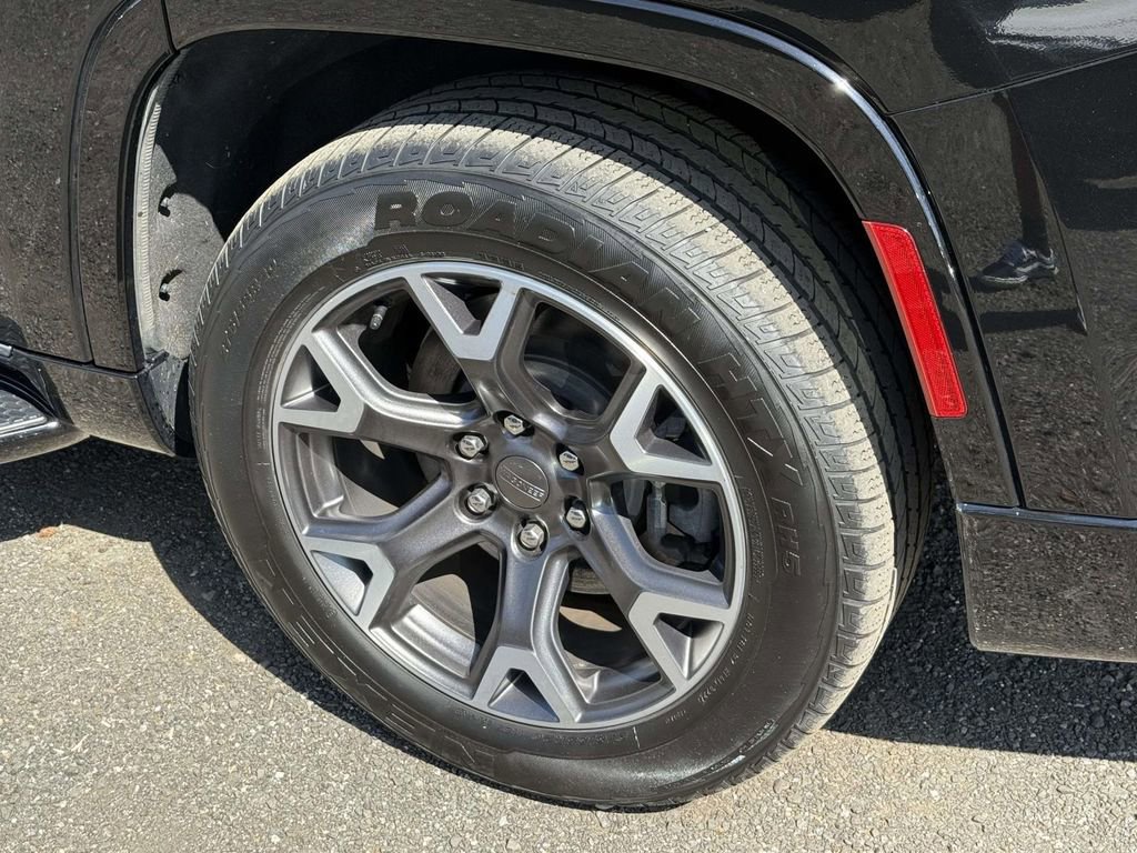 Used 2024 Jeep Wagoneer Series III image 12