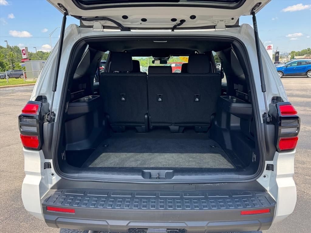 Used 2025 Toyota 4Runner SR5 AWD/4WD image 19