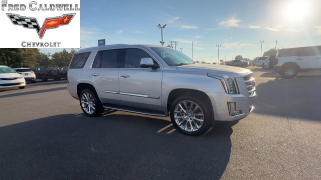 Used 2017 Cadillac Escalade Luxury AWD/4WD image 4