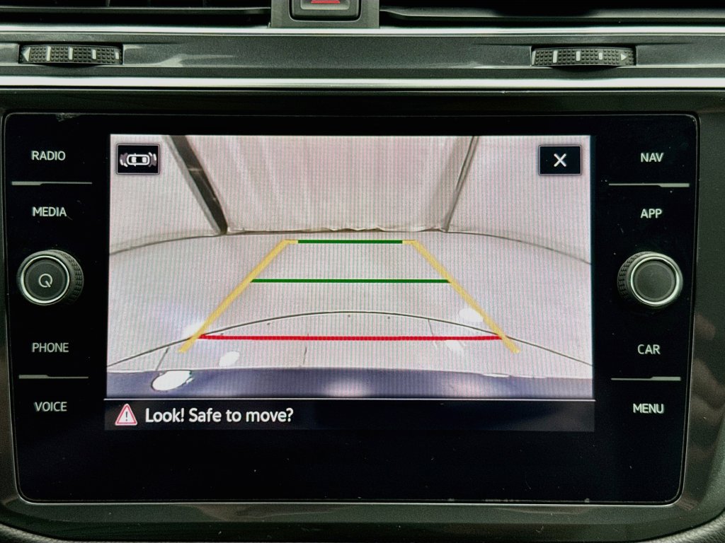 Used 2021 Volkswagen Tiguan SEL FWD image 15
