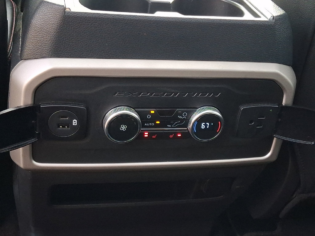 Used 2023 Ford Expedition Limited AWD/4WD image 12