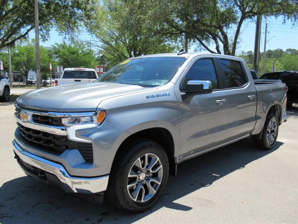 Used 2024 Chevrolet Silverado 1500 LT AWD/4WD image 3