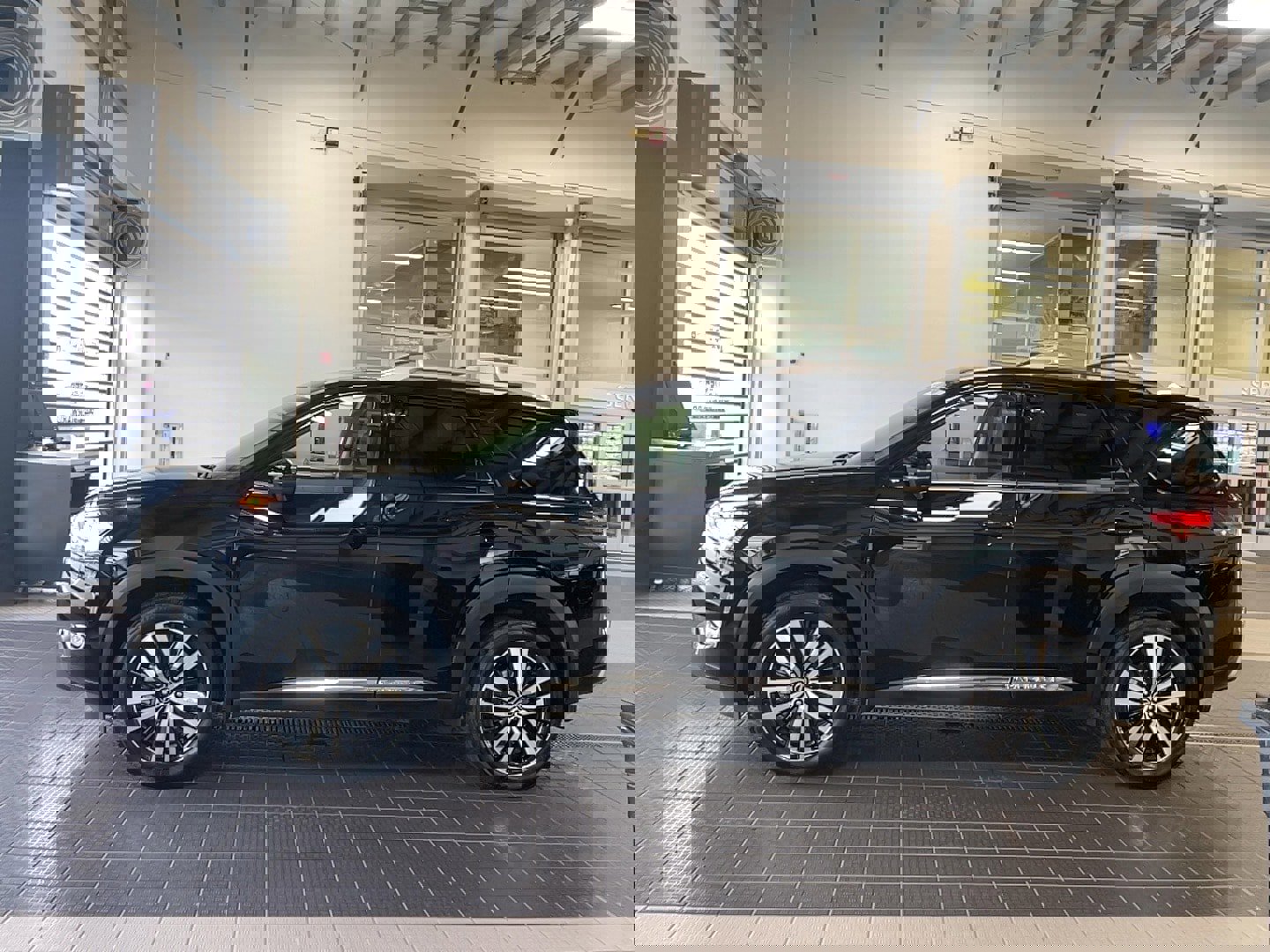 Used 2025 Nissan Pathfinder Platinum AWD/4WD image 5