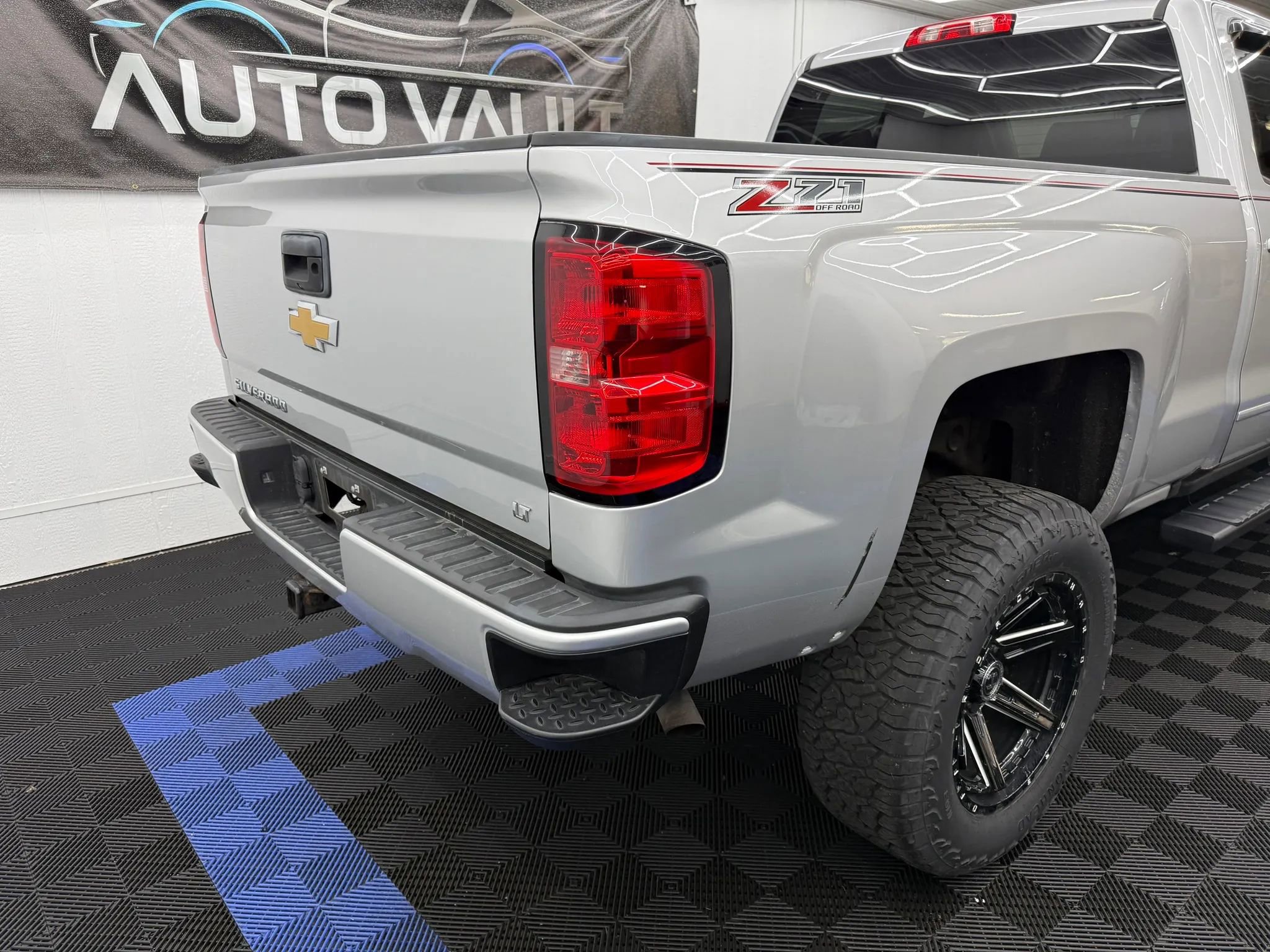 Used 2017 Chevrolet Silverado 1500 LT w/ All Star Edition AWD/4WD image 3