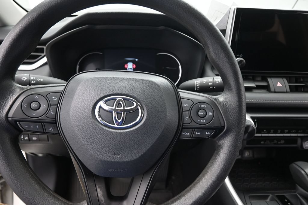 Used 2024 Toyota RAV4 LE AWD/4WD image 19