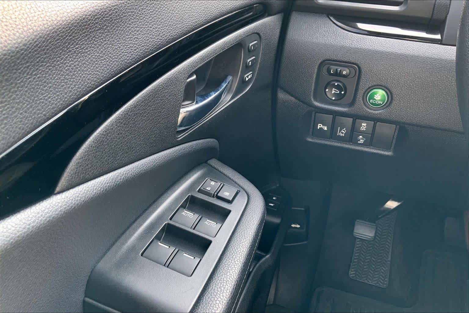 Certified 2017 Honda Pilot Elite image 34