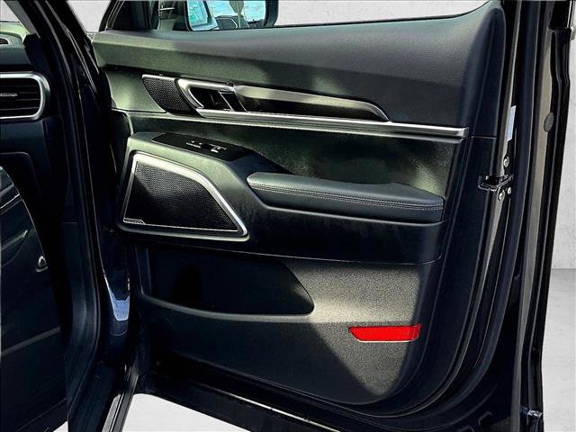 Used 2025 Kia Telluride S image 17