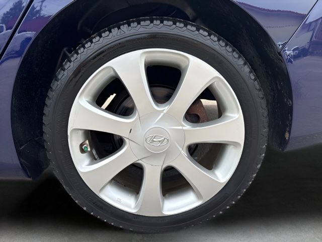 Used 2012 Hyundai Elantra Limited FWD image 9