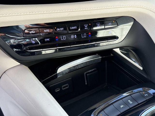 Used 2021 Buick Envision Essence image 24