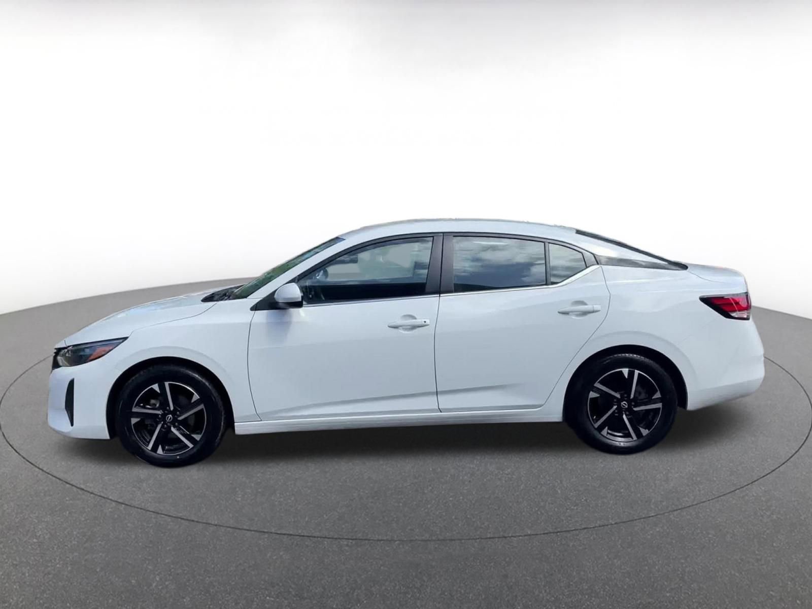 Used 2025 Nissan Sentra SV FWD image 8