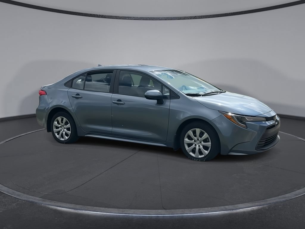 Used 2025 Toyota Corolla LE FWD image 2