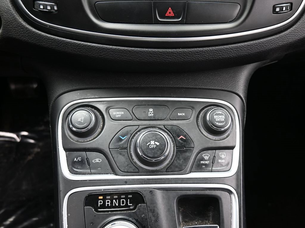 Used 2015 Chrysler 200 Limited w/ Convenience Group image 41