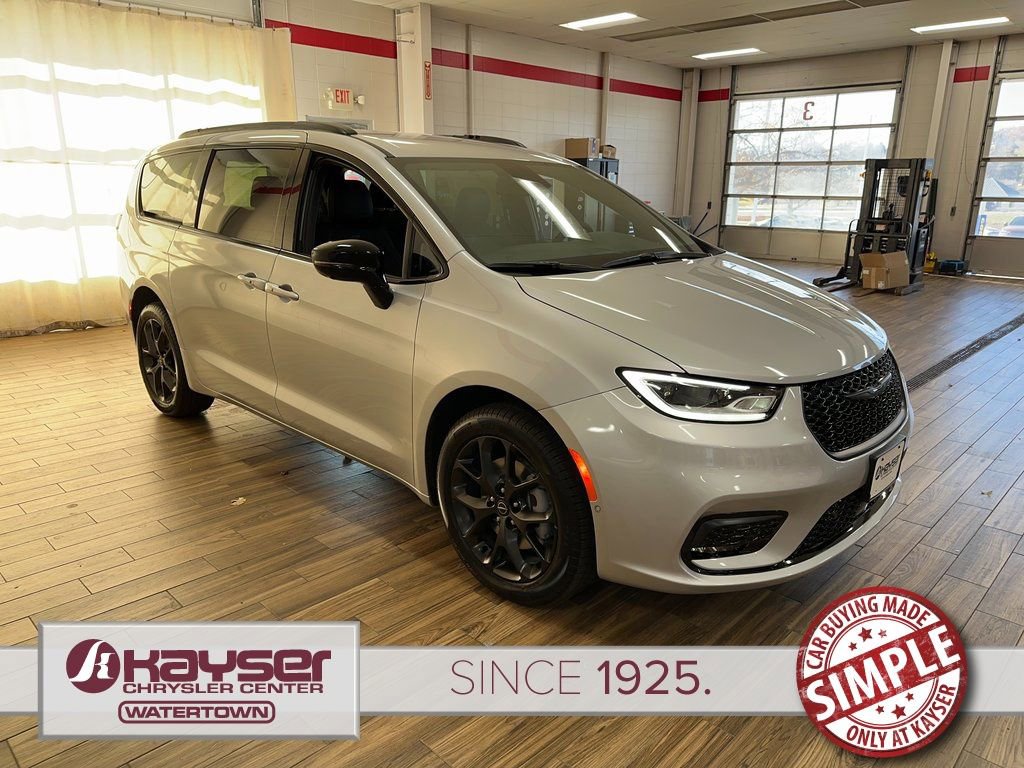 New 2026 Chrysler Pacifica Select w/ S Appearance Package image 6