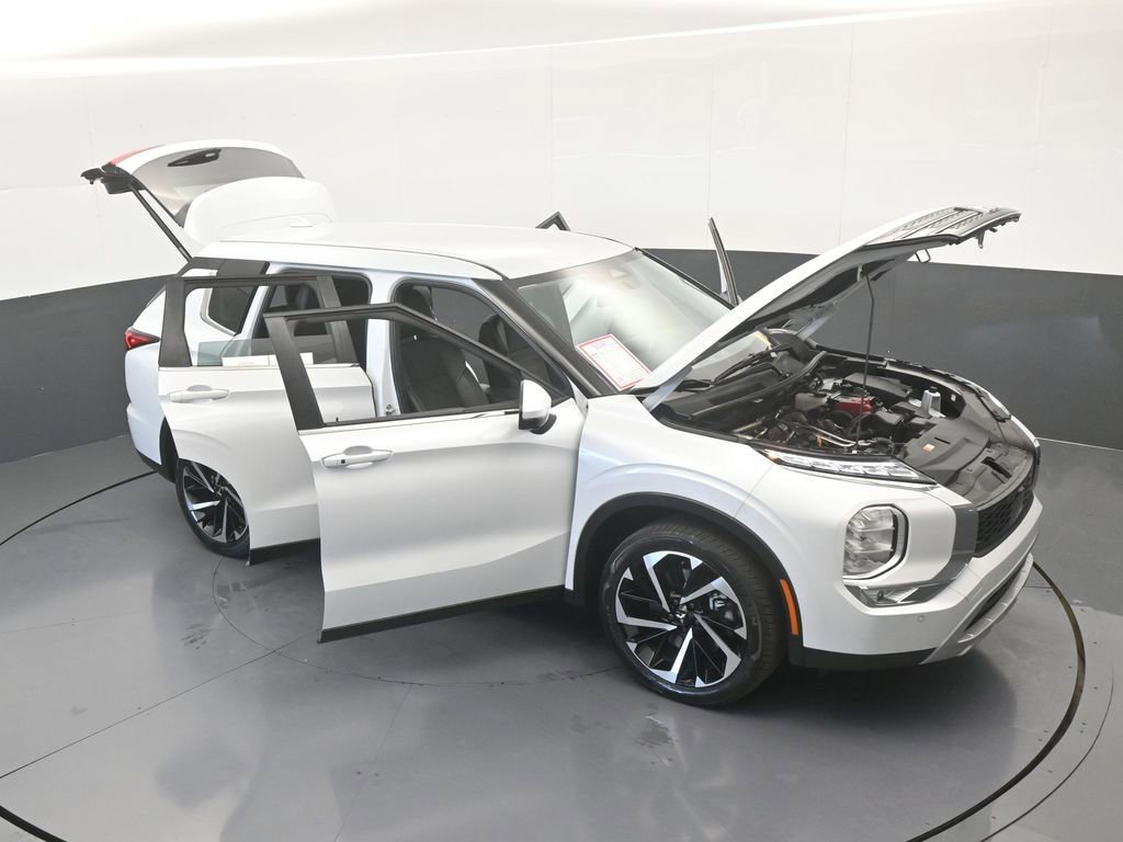 Used 2023 Mitsubishi Outlander SE image 79
