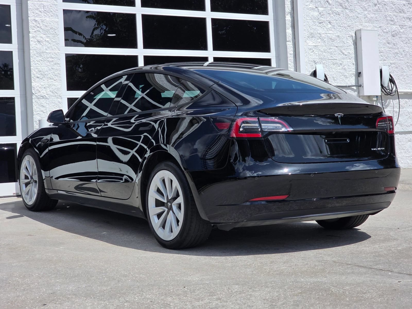 Used 2022 Tesla Model 3 Long Range AWD/4WD image 7