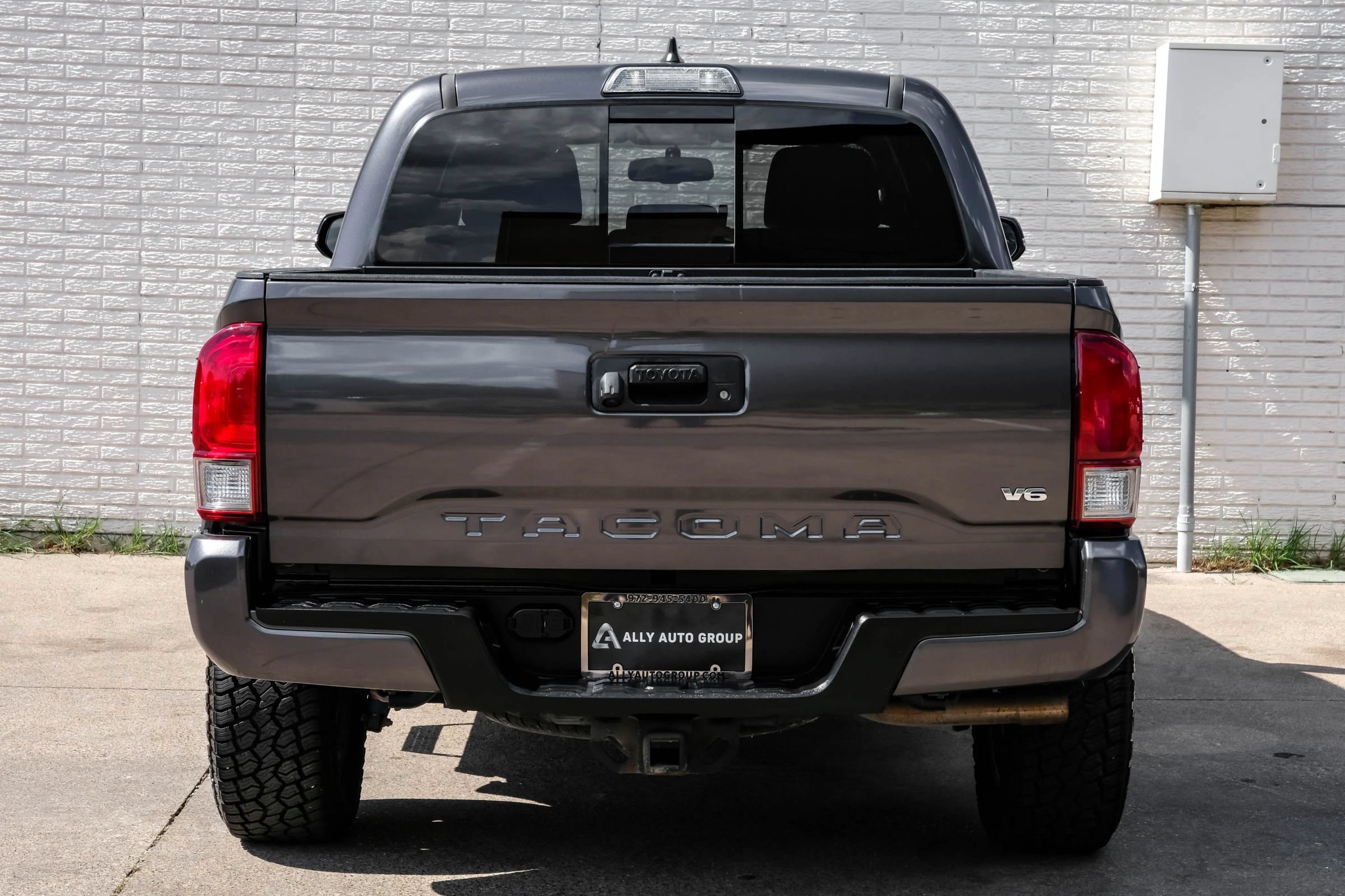 Used 2017 Toyota Tacoma TRD Sport w/ Tow Package (A/T) AWD/4WD image 8