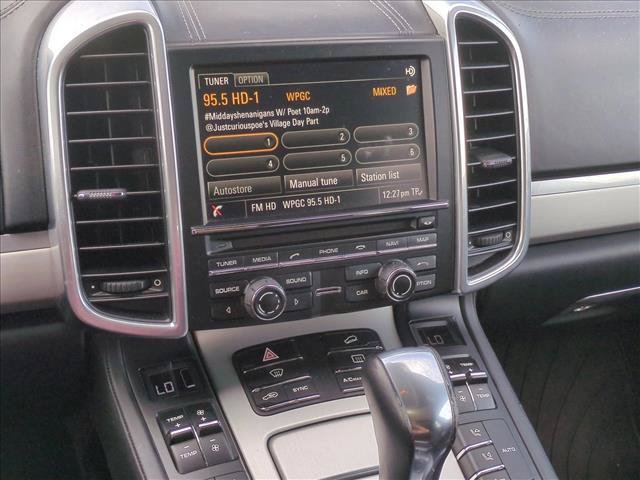 Used 2015 Porsche Cayenne Turbo w/ Premium Plus Package AWD/4WD image 11