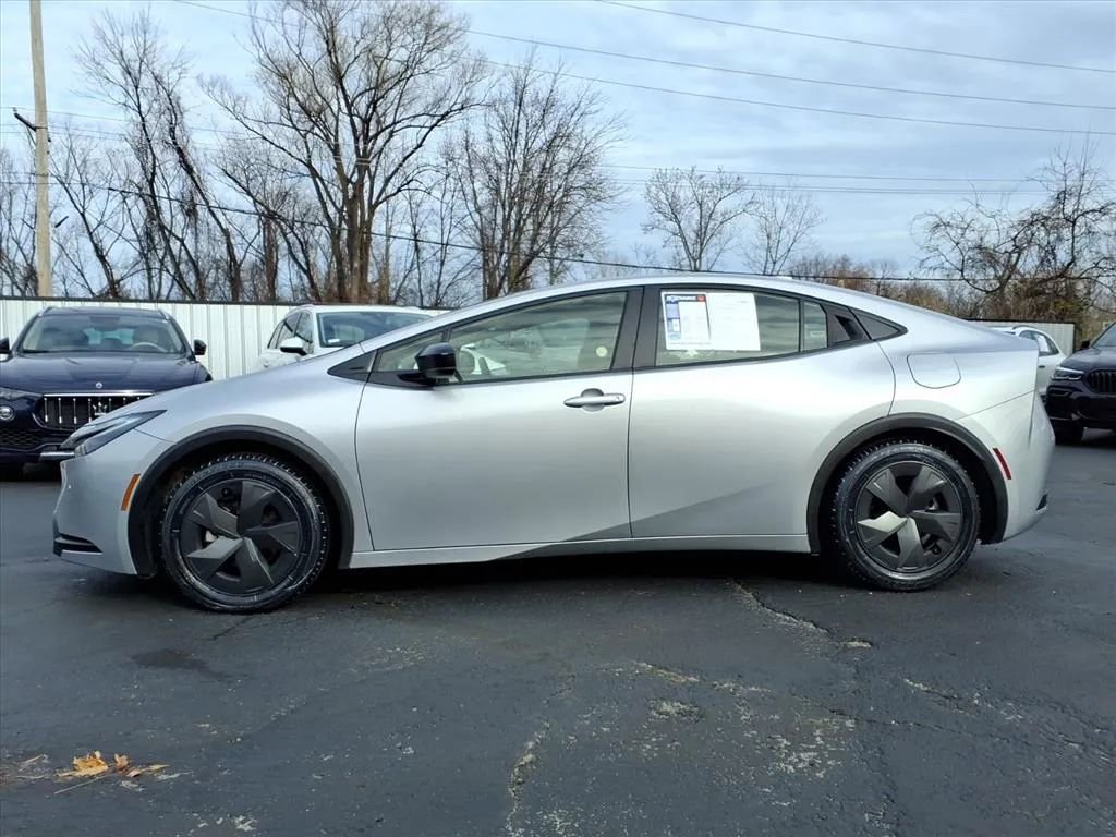 Used 2024 Toyota Prius LE image 6