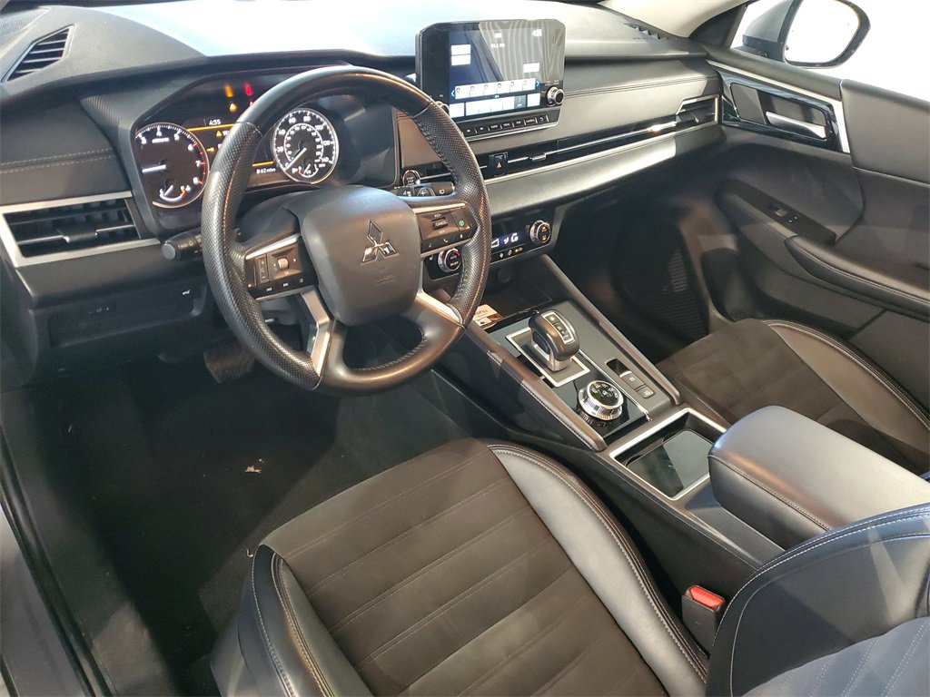 Used 2024 Mitsubishi Outlander SE image 14