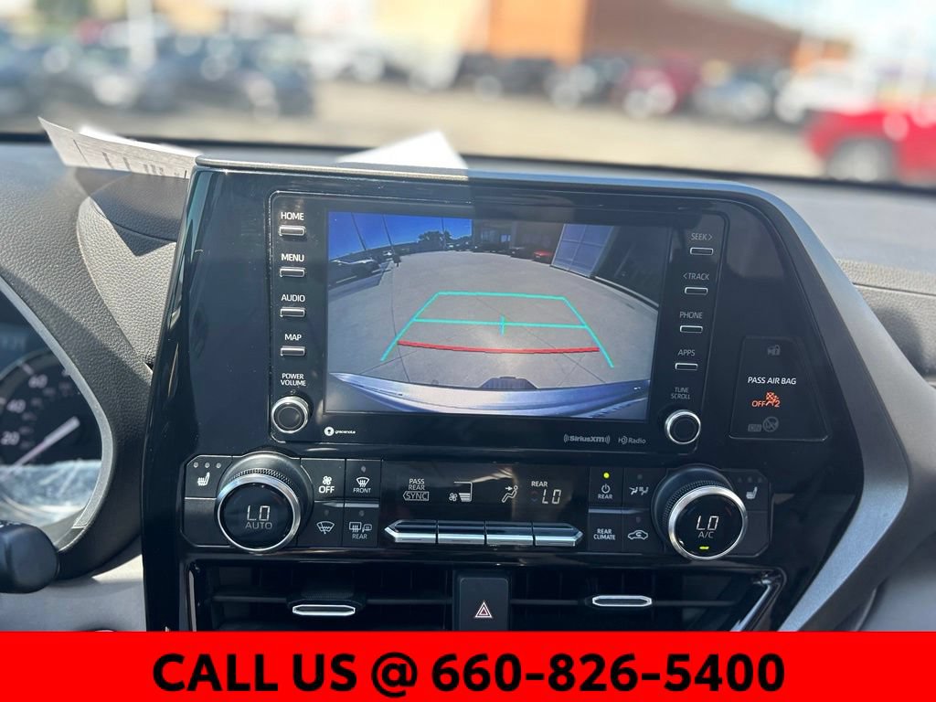 Used 2020 Toyota Highlander XLE AWD/4WD image 18