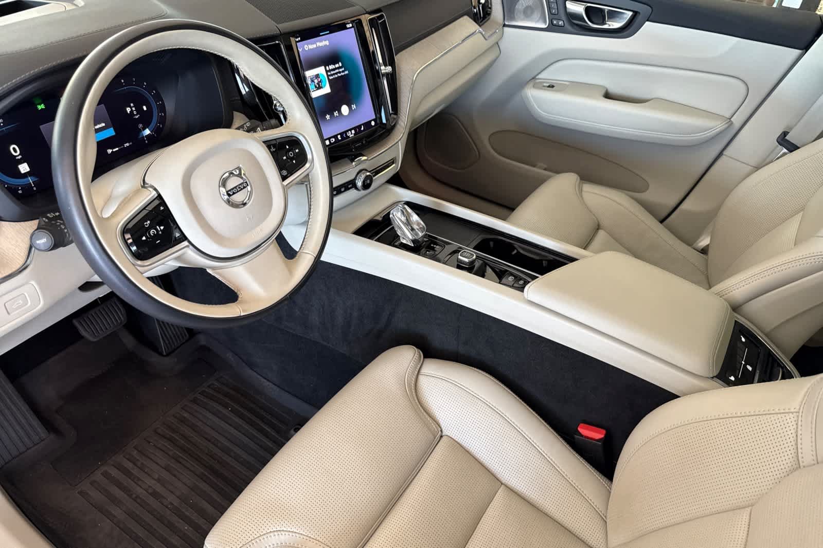 Used 2022 Volvo XC60 B5 Inscription w/ Advanced Package FWD image 9