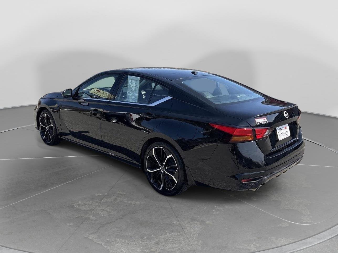 Used 2024 Nissan Altima 2.5 SR FWD image 9