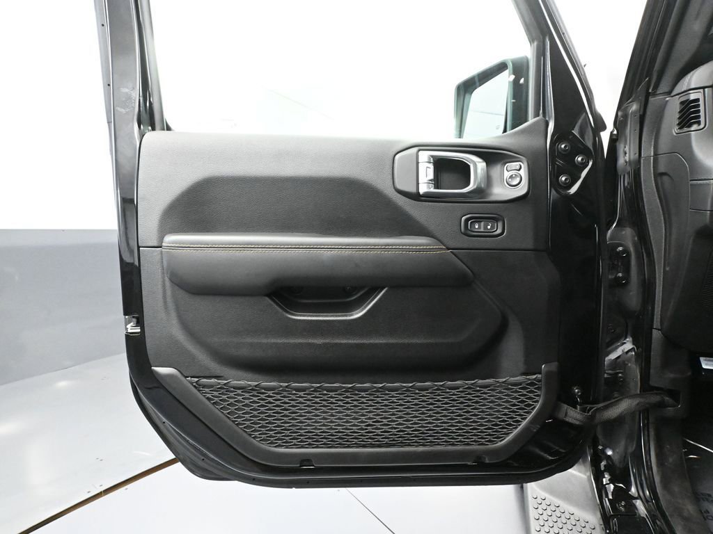 Used 2024 Jeep Wrangler Sahara image 19