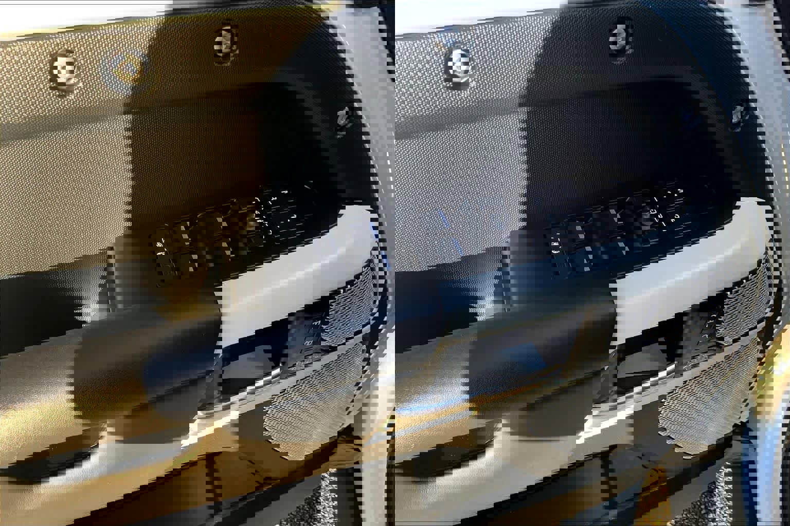 Certified 2023 Land Rover Defender 130 X-Dynamic SE image 64