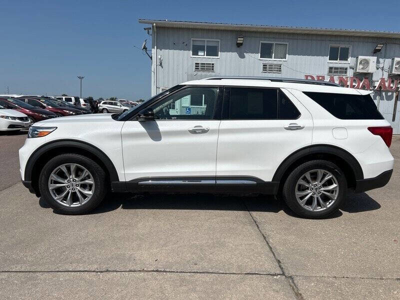 Used 2021 Ford Explorer Limited w/ Equipment Group 301A image 2