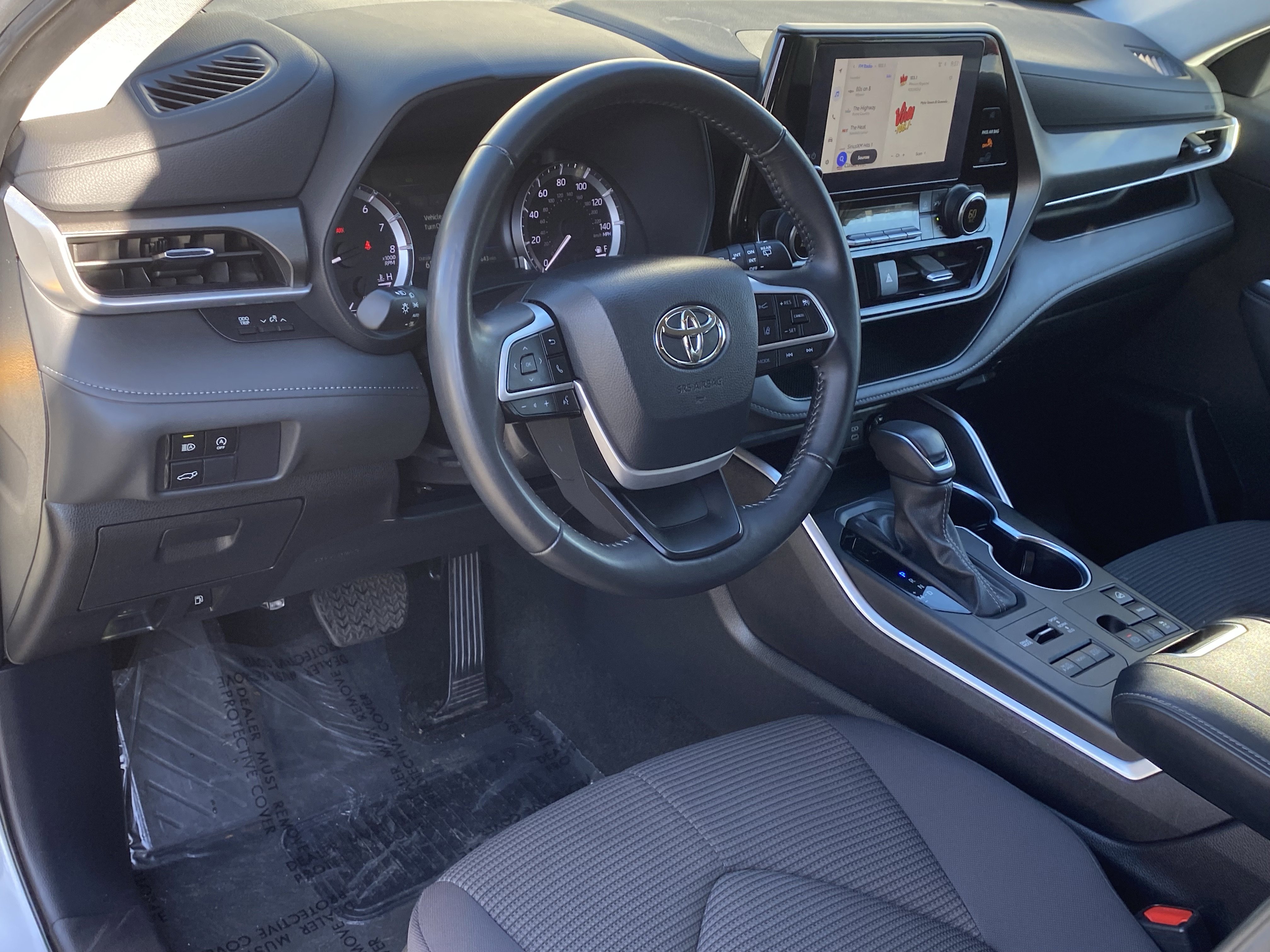 Used 2024 Toyota Highlander LE image 15