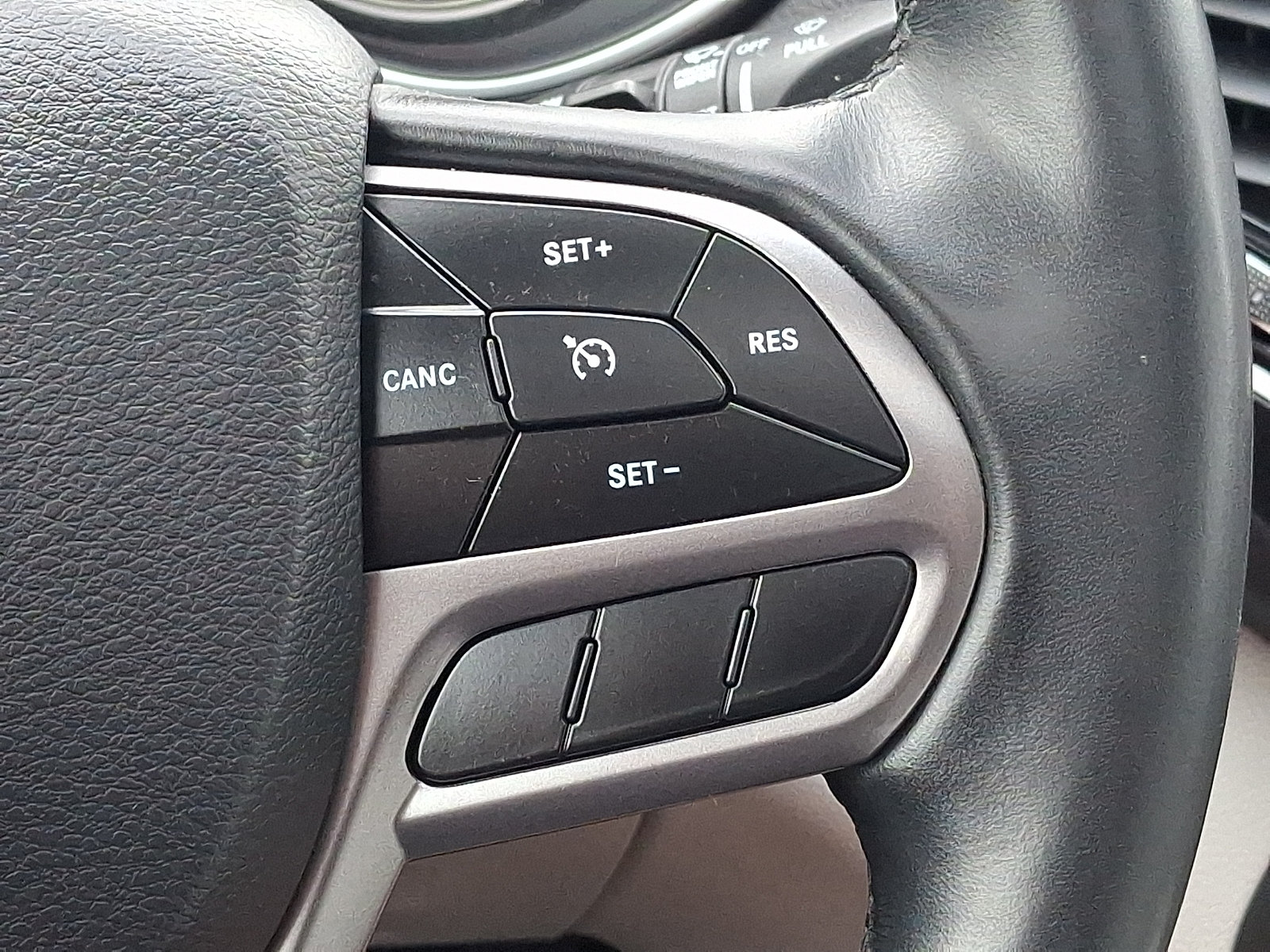 Used 2019 Jeep Cherokee Limited AWD/4WD image 23
