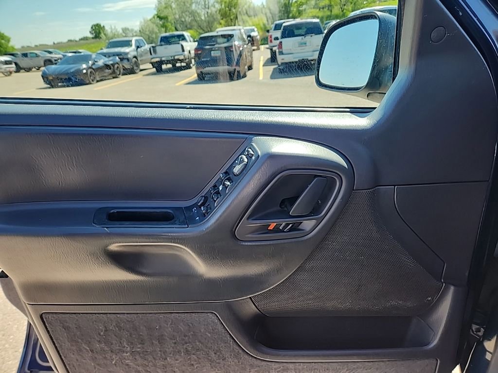 Used 2001 Jeep Grand Cherokee Laredo AWD/4WD image 25
