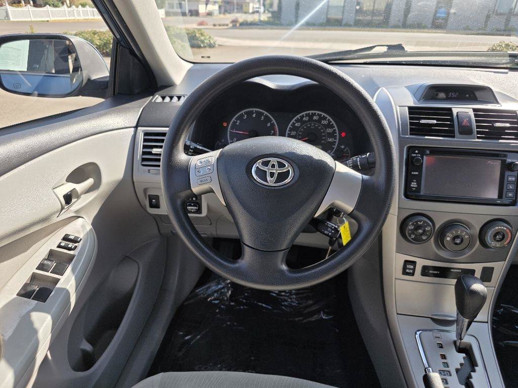 Used 2013 Toyota Corolla LE FWD image 11