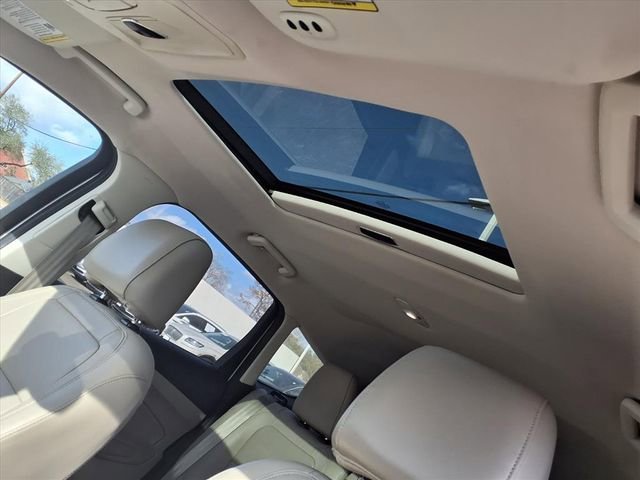 Used 2017 Ford Escape Titanium image 7