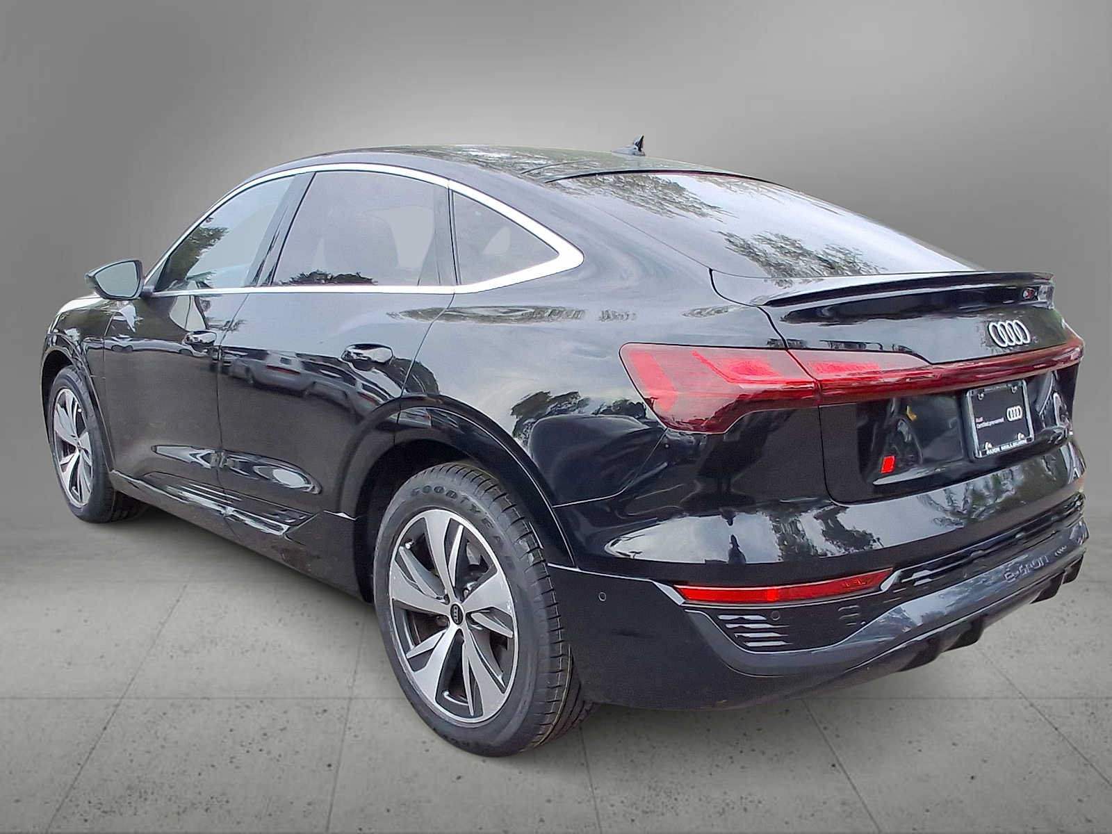 Certified 2024 Audi Q8 e-tron Prestige AWD/4WD image 6