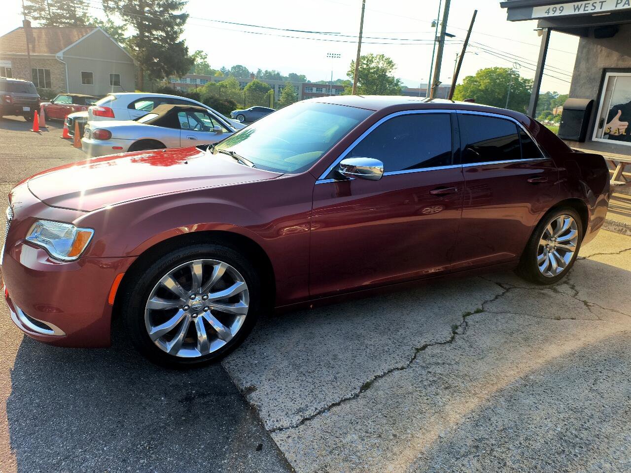 Used 2019 Chrysler 300 Touring w/ Chrome Appearance Package image 6