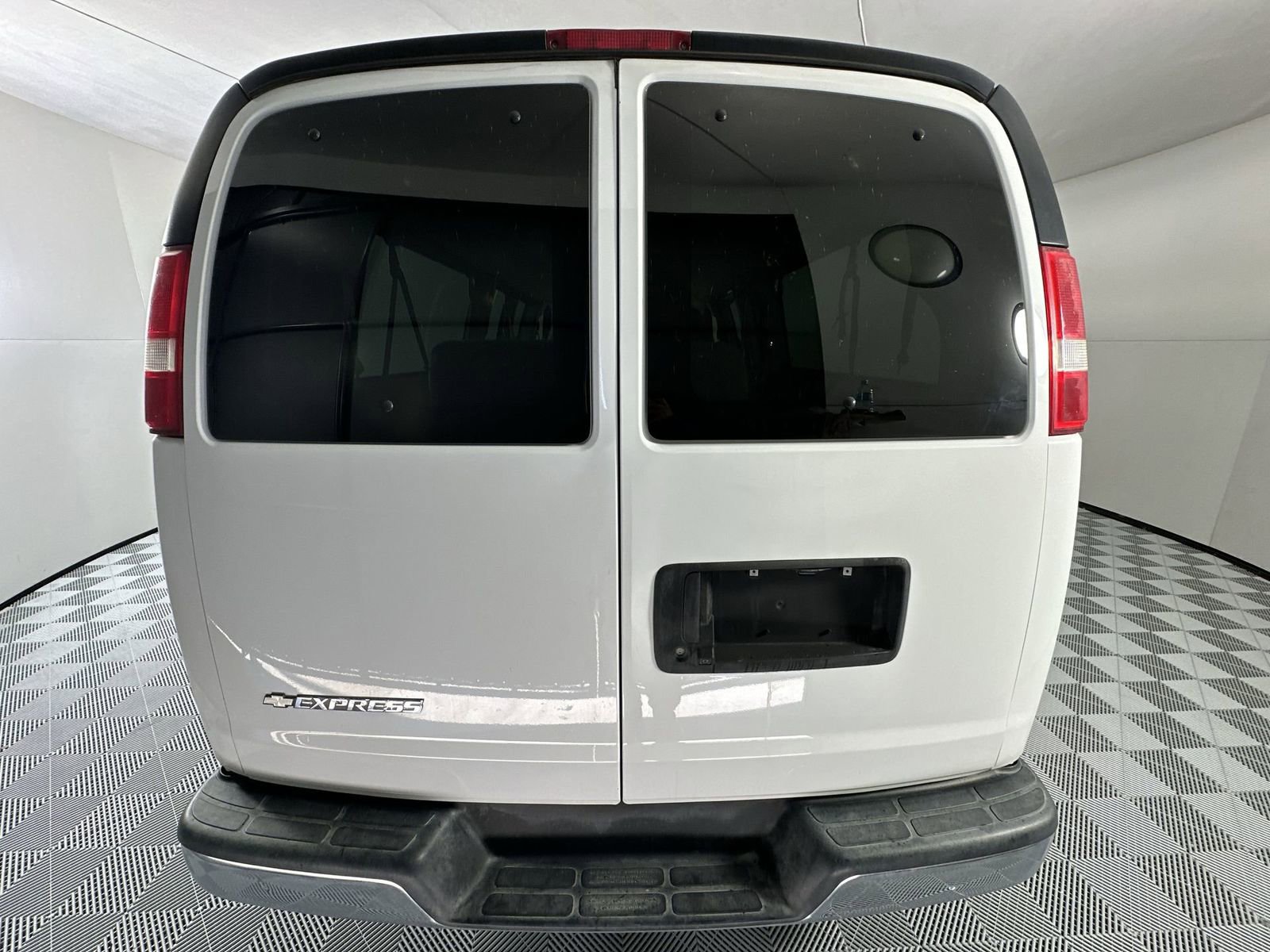 Used 2019 Chevrolet Express 3500 LT w/ LT Preferred Equipment Group RWD image 7