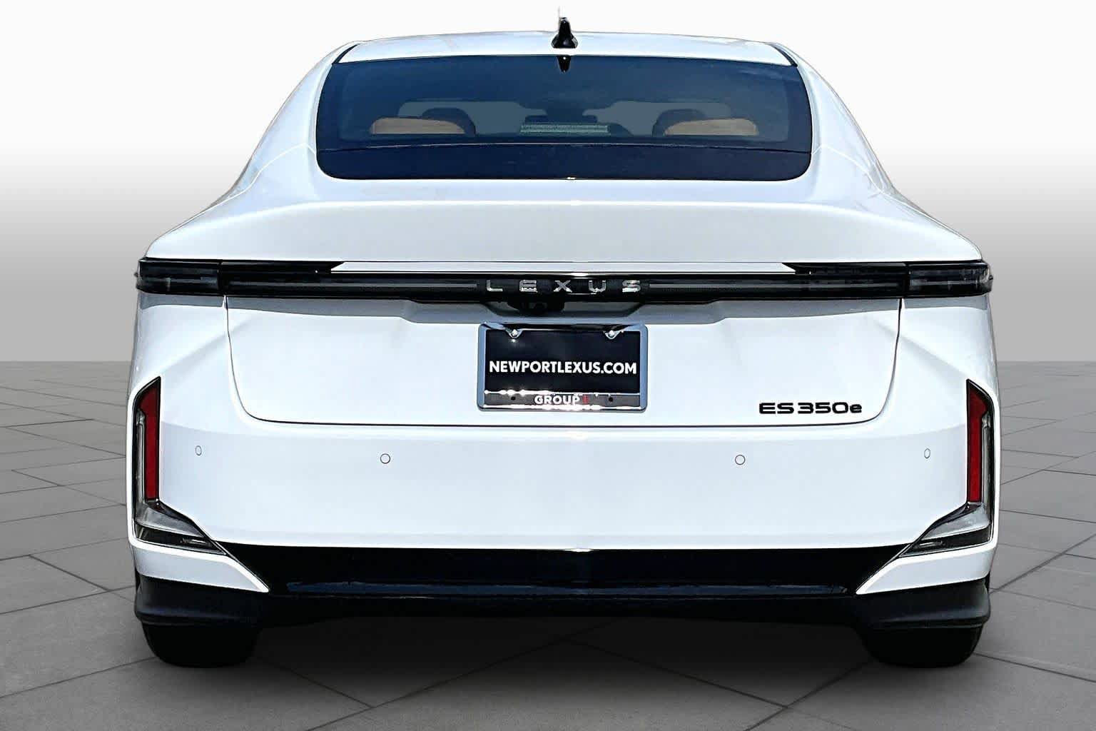 New 2026 Lexus ES 350e FWD image 4