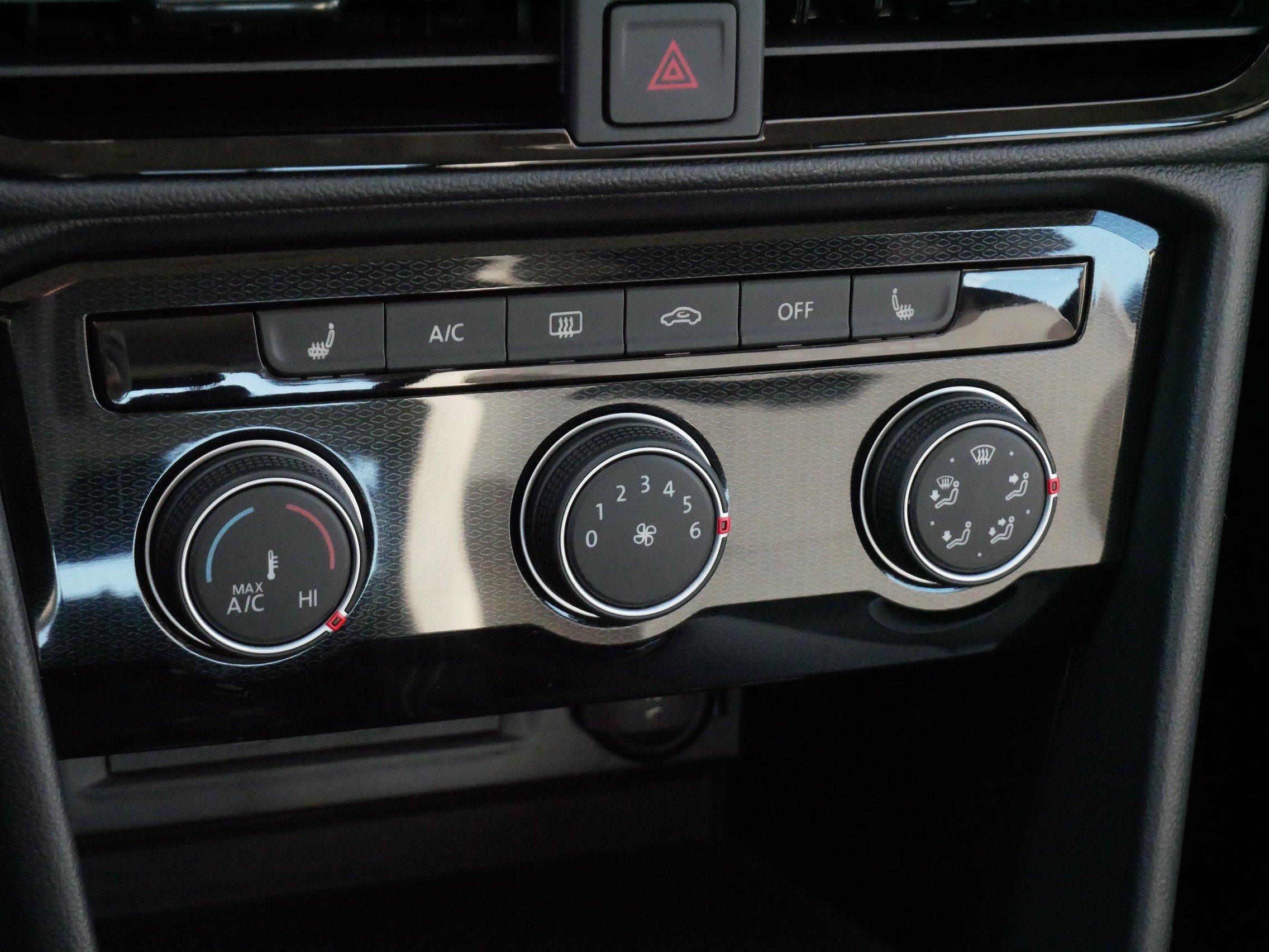 Certified 2025 Volkswagen Taos S AWD/4WD image 20