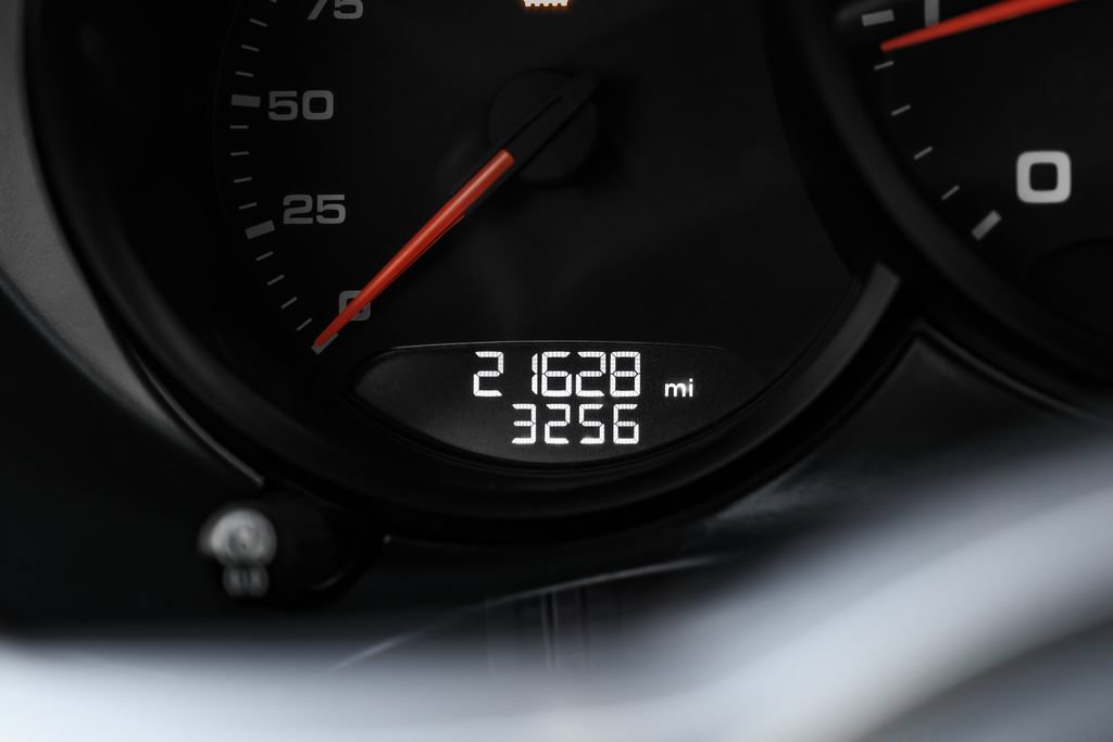 Used 2021 Porsche 718 Cayman RWD image 15