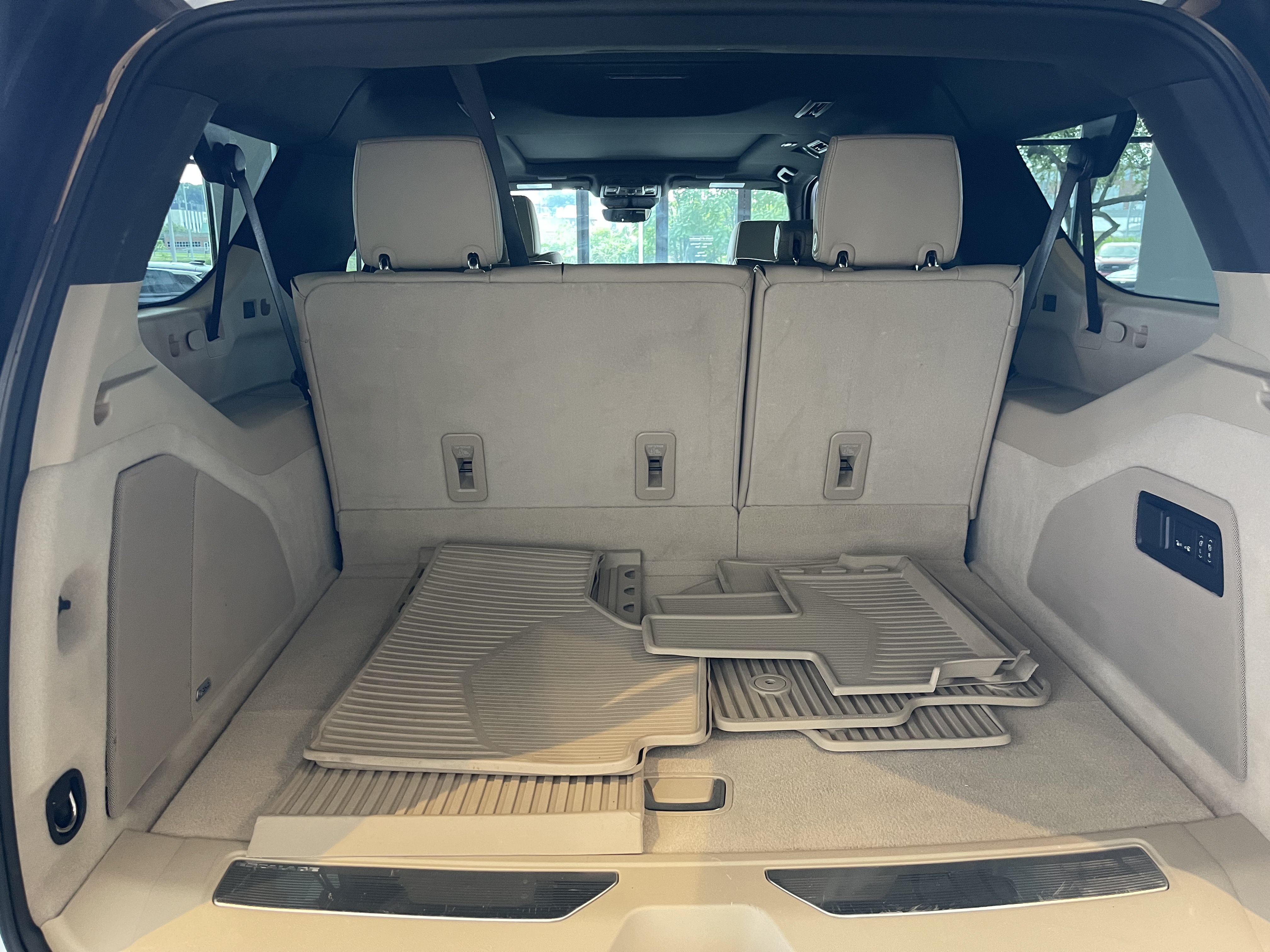 Certified 2024 Cadillac Escalade ESV Premium Luxury AWD/4WD image 7