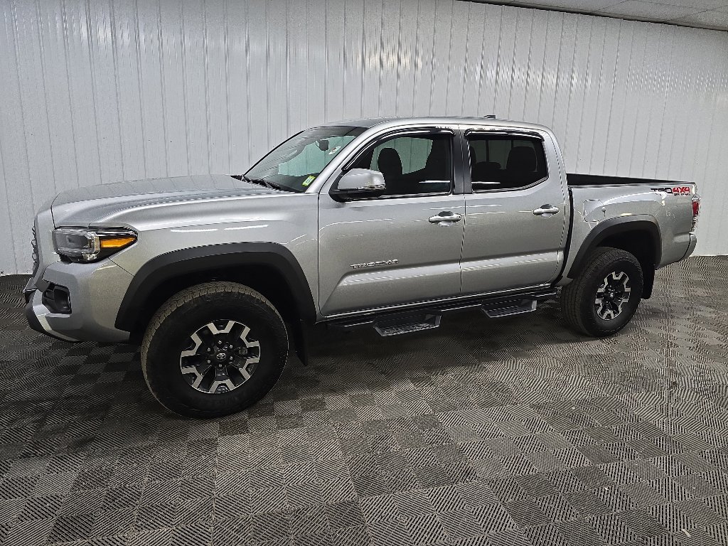 Used 2023 Toyota Tacoma TRD Off-Road w/ Technology Package AWD/4WD image 6