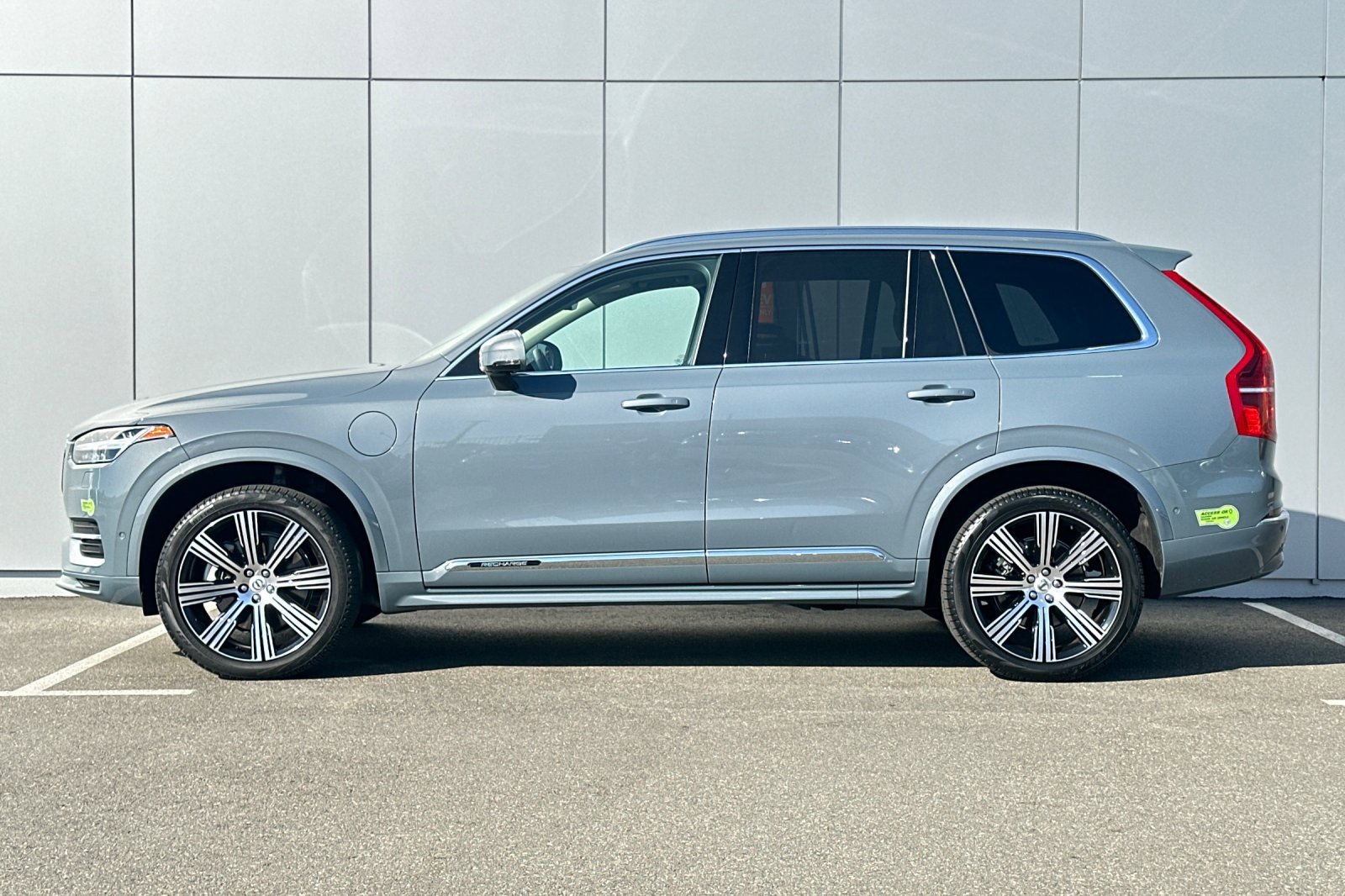 Used 2023 Volvo XC90 T8 Plus w/ Protection Package Premier image 2